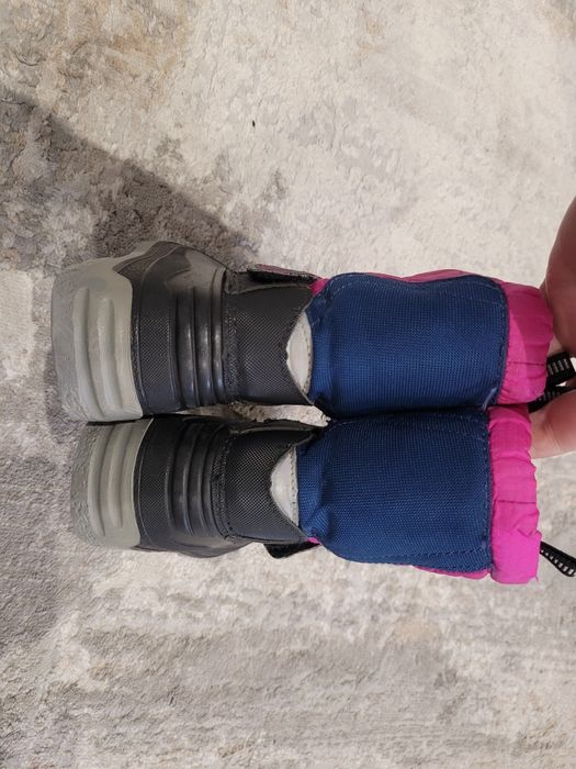 Продам зимові чобітки, сноубутси на дівчинку 28 розмір. Б/у