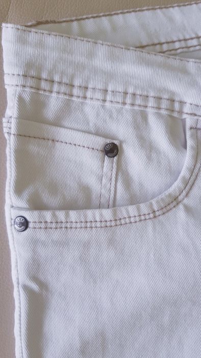 Dżinsy białe damskie