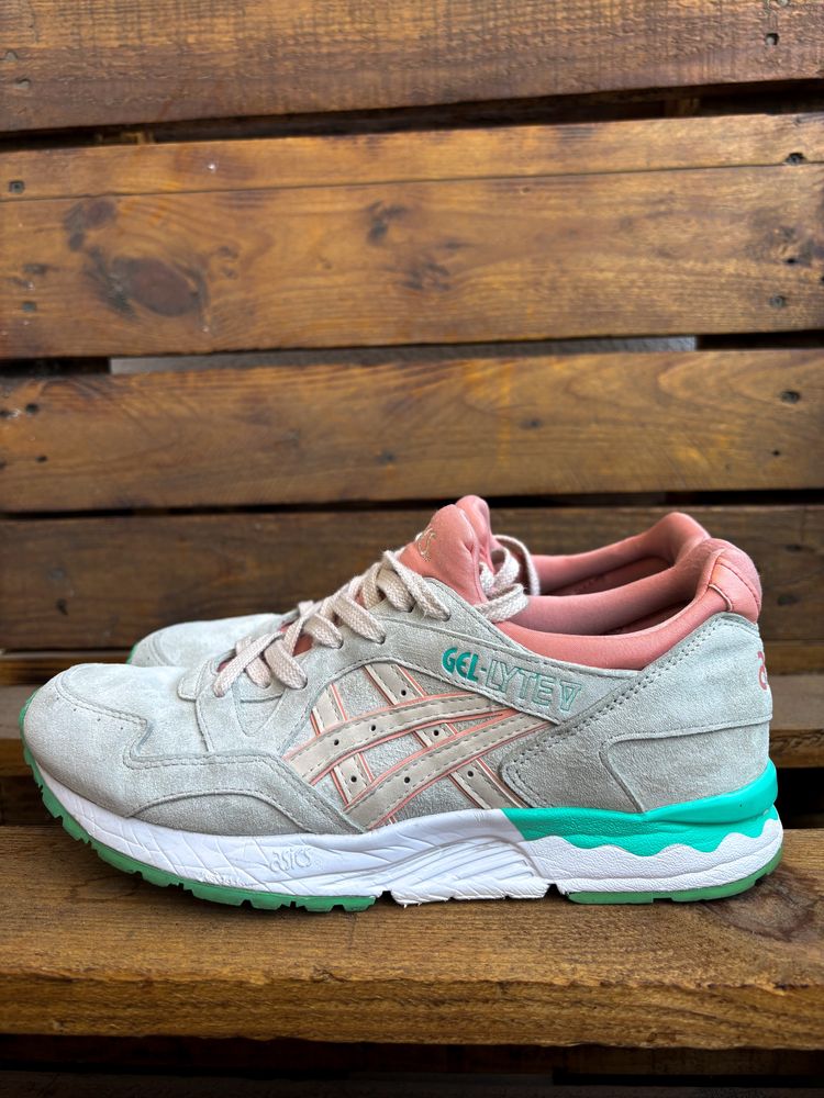 Кросівки жіночі Asics