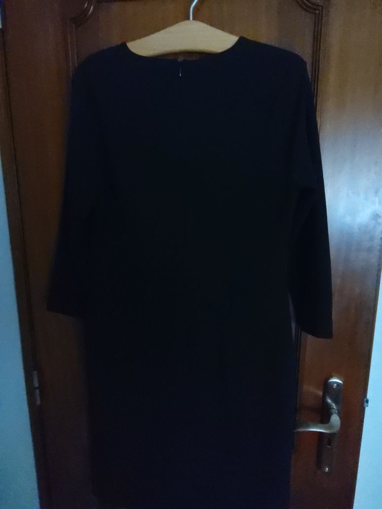 Vestido preto da MangoXL está novo completamente