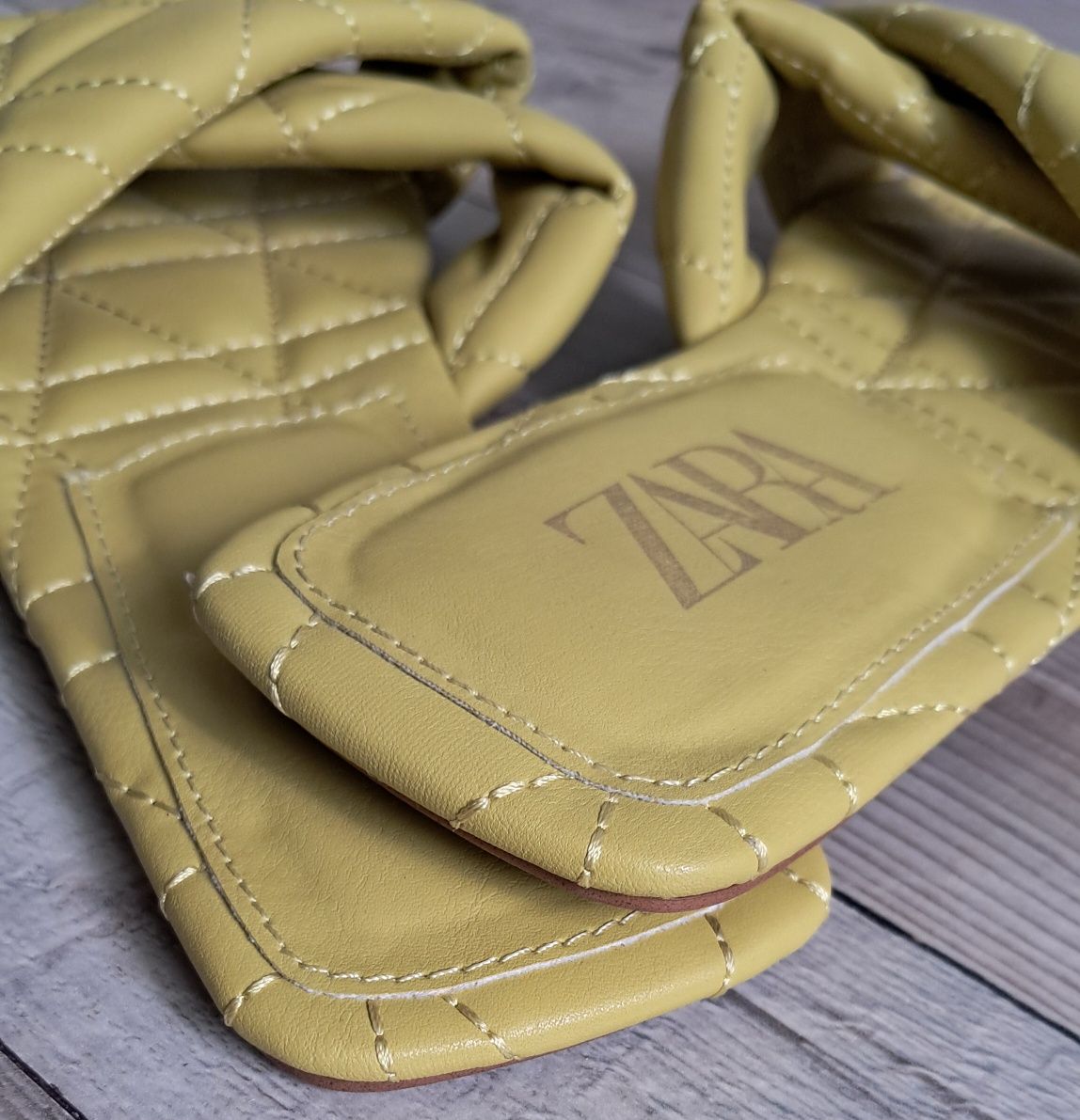 Шльопанці ZARA (р.41)