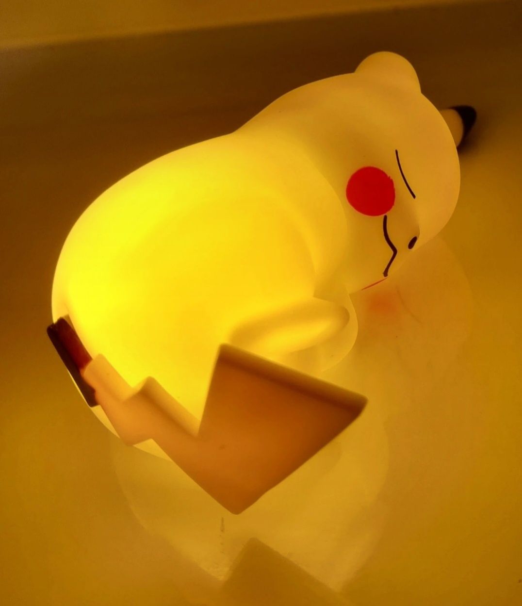 Lampka nocna Pokemon Pikachu z bateriami. Nowa.