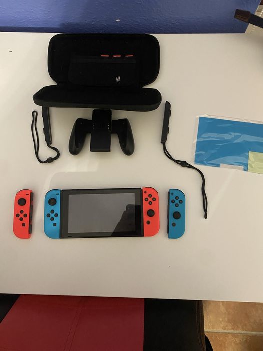 Nintendo Switch em perfeito estado + acessórios e jogos