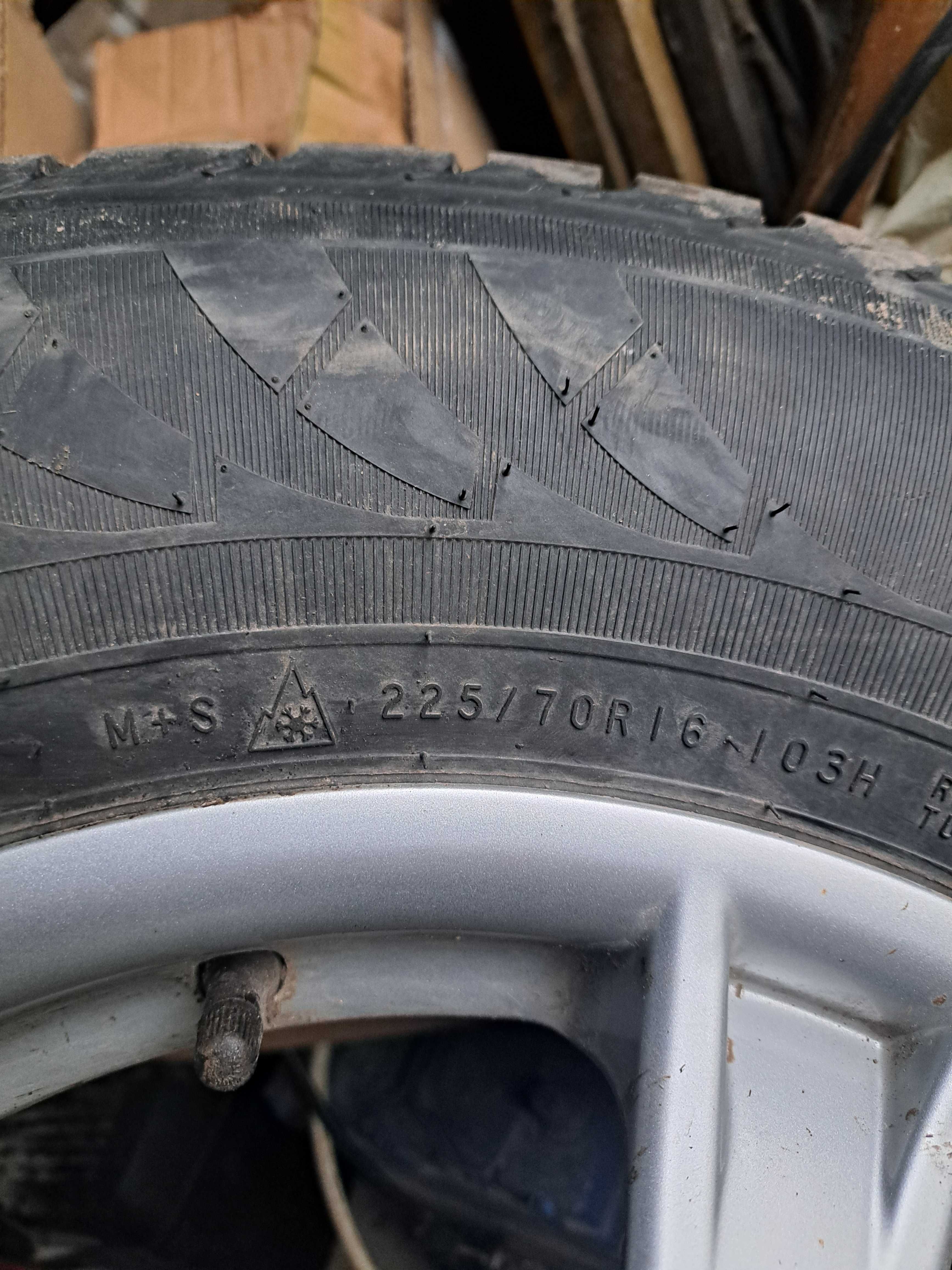 Диски 114,3 та резина 225/70R16