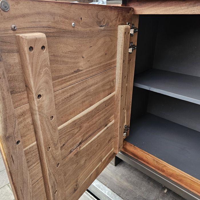 Drewniana komoda industrialna  190,5x85x43