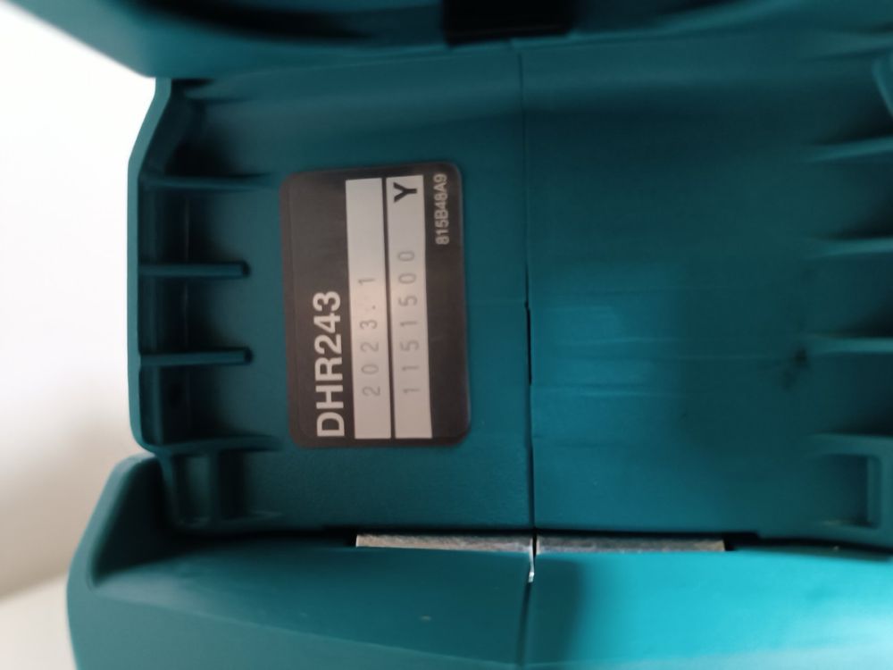 Makita DHR 243 безщітковий періоратор + пилосос