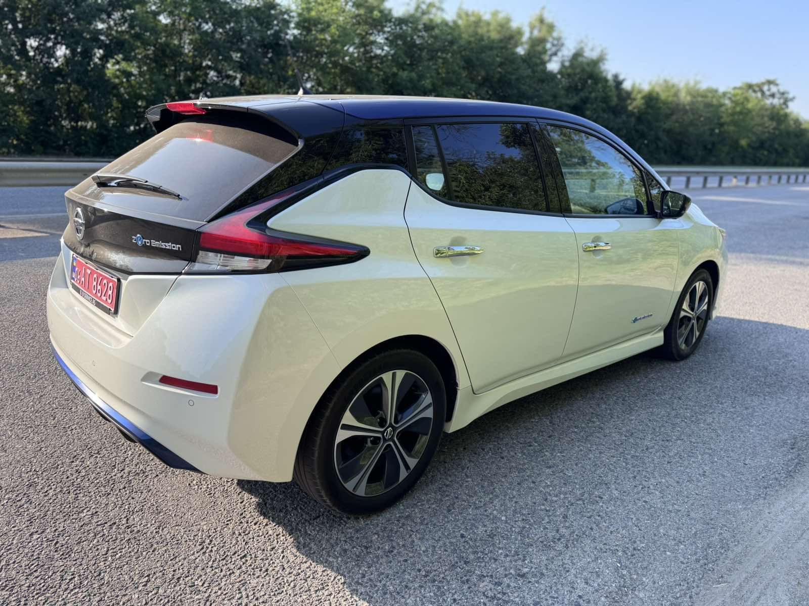 Продам Nissan leaf