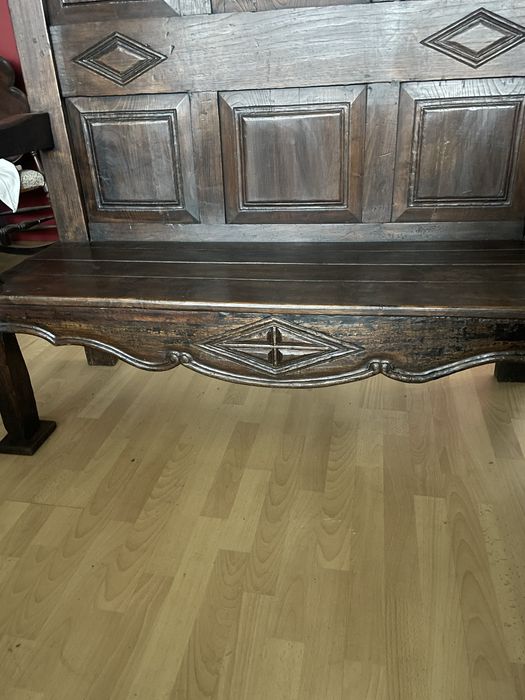 Banco em madeira de castanho sec XVIII