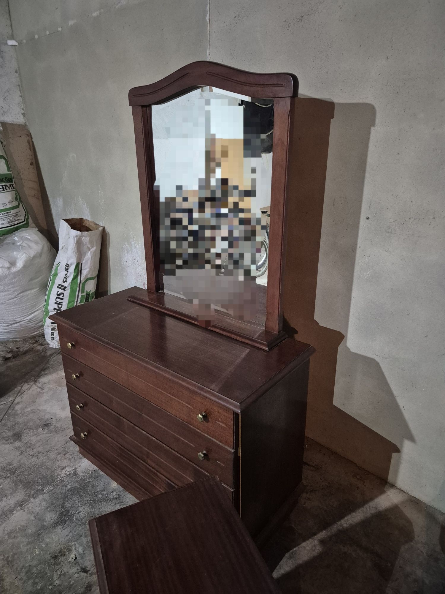 Conjunto comuda e mesas cabeceira