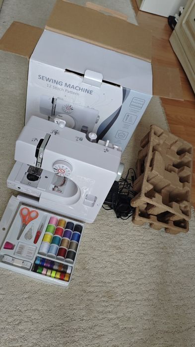 Машинка швейна нова