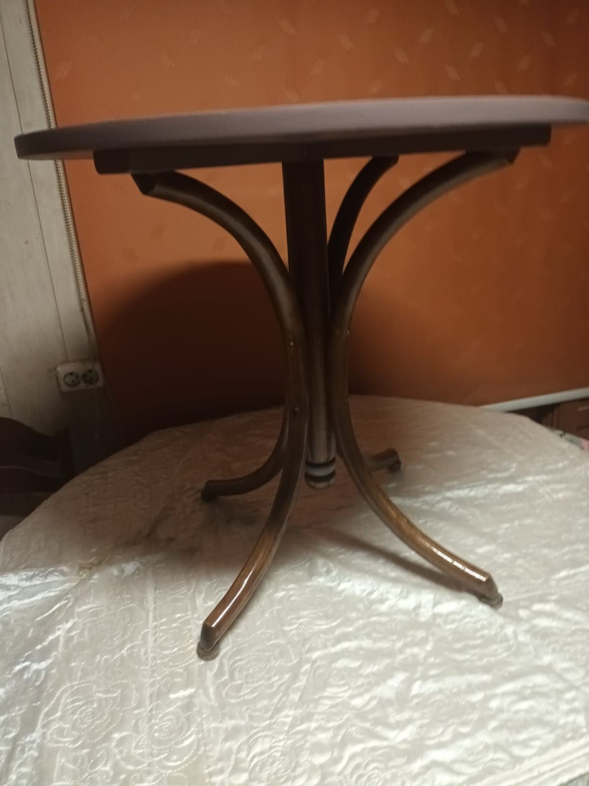 Stolik z krzesłami krzesła typu Thonet