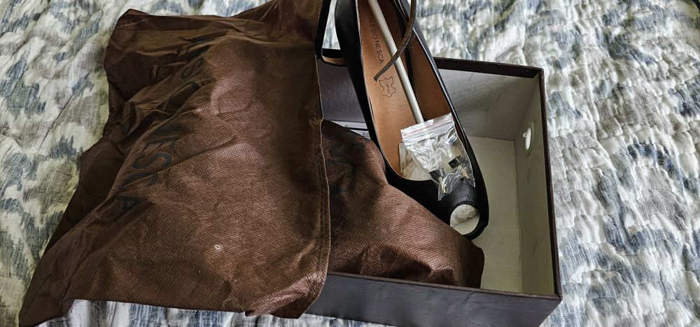 Туфлі, босоніжки, мешти