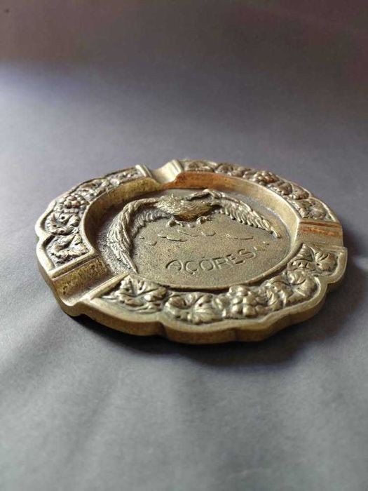 Cinzeiro em latão dos Açores