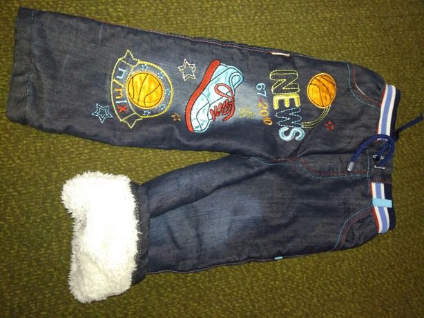 Продам теплющие джинсы на меху на мальчика 2-3 года