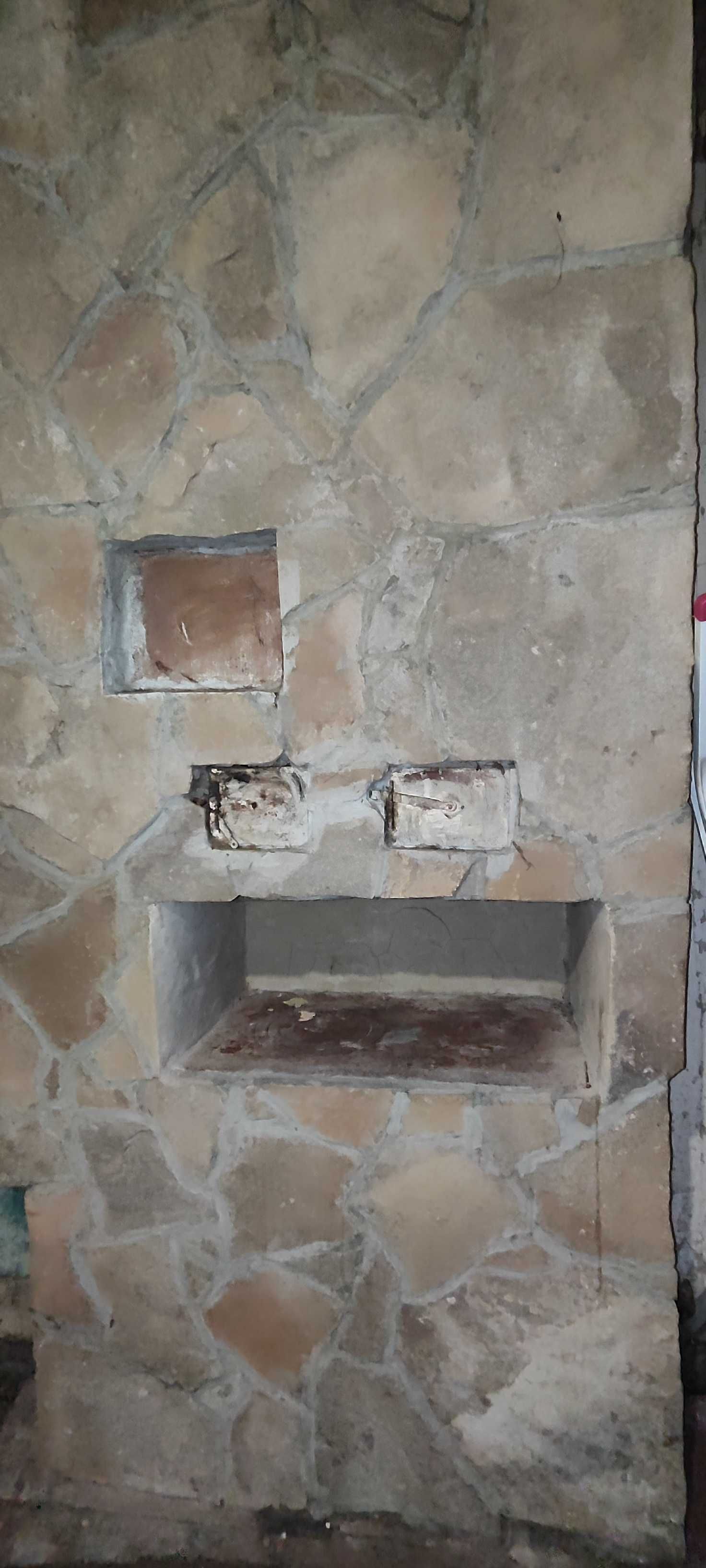 Частина будинку земельною ділянкою.Всі зручності.2 роздільні кімнати