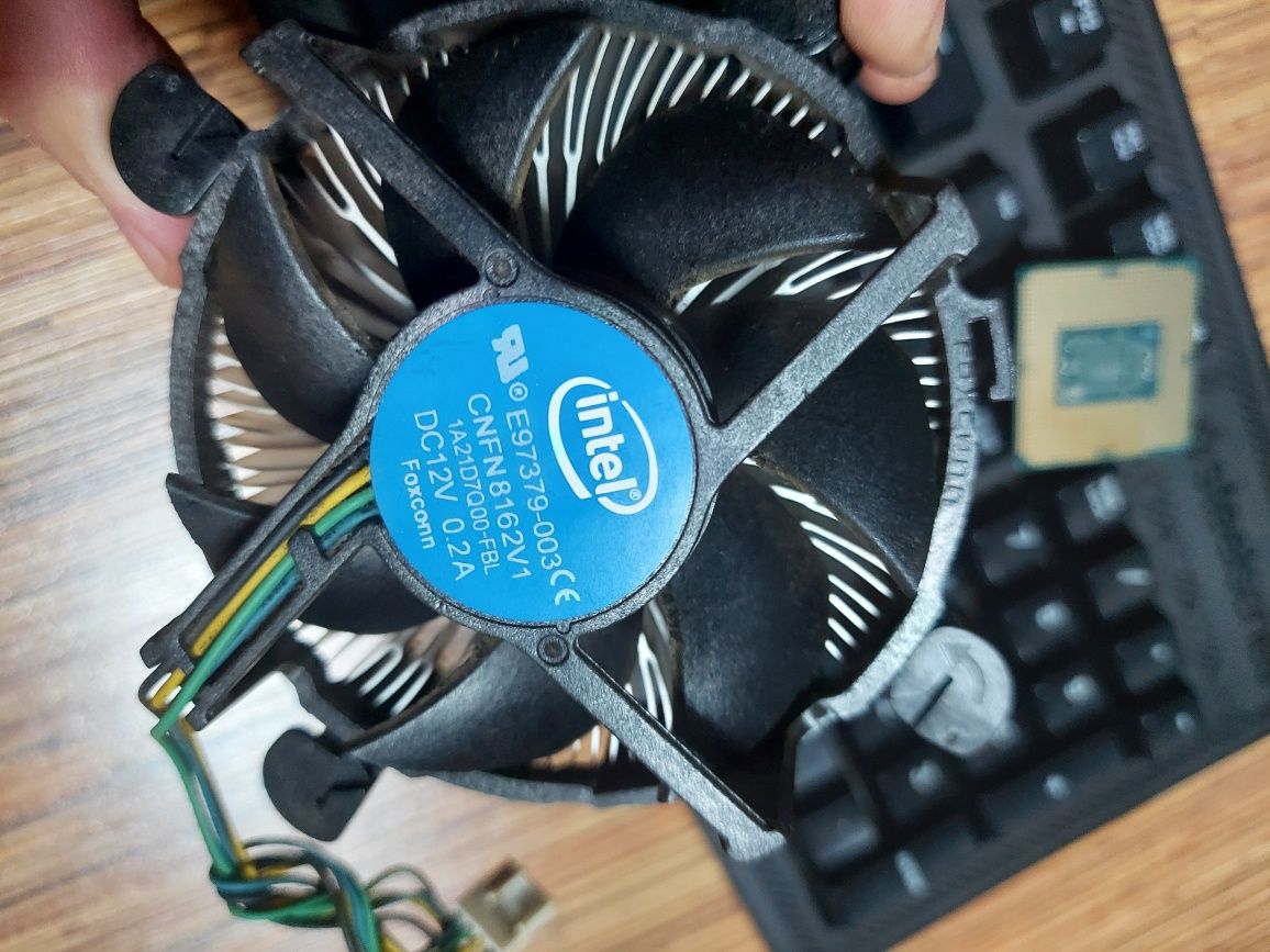 Procesor i3 8100 radiator wentylator klawiatura led  steelseries
