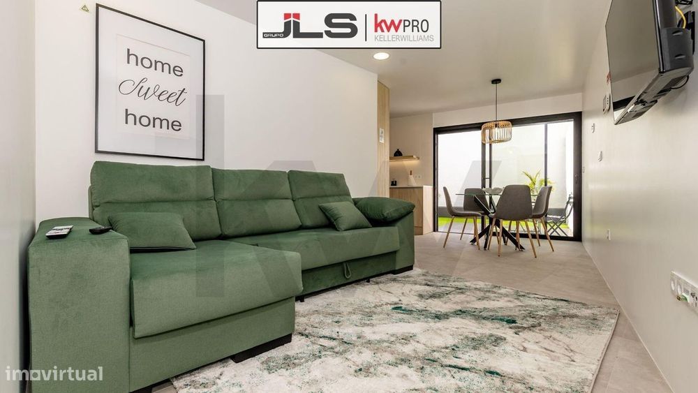 Moradia Nova com Dois Apartamentos – Viva ou Invista no Coração da Rib