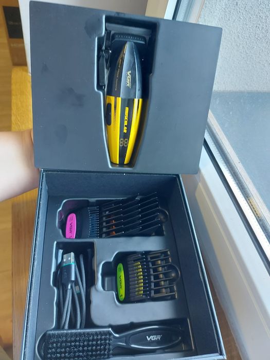 Maszynka fryzjerska VGR V-285 Muscular C1 BARBER.