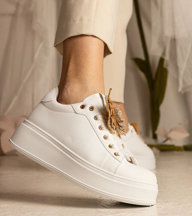 Białe sneakersy zdobione motylkiem z cyrkoniami Kariba