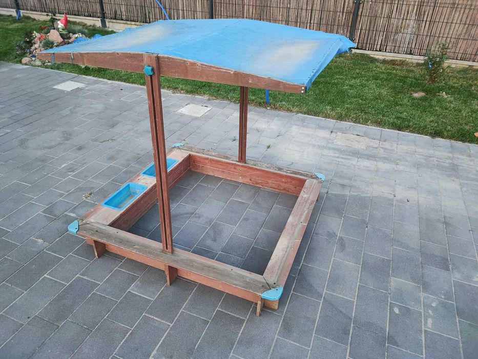 Drewniana piaskownica dla dzieci z daszkiem Playland