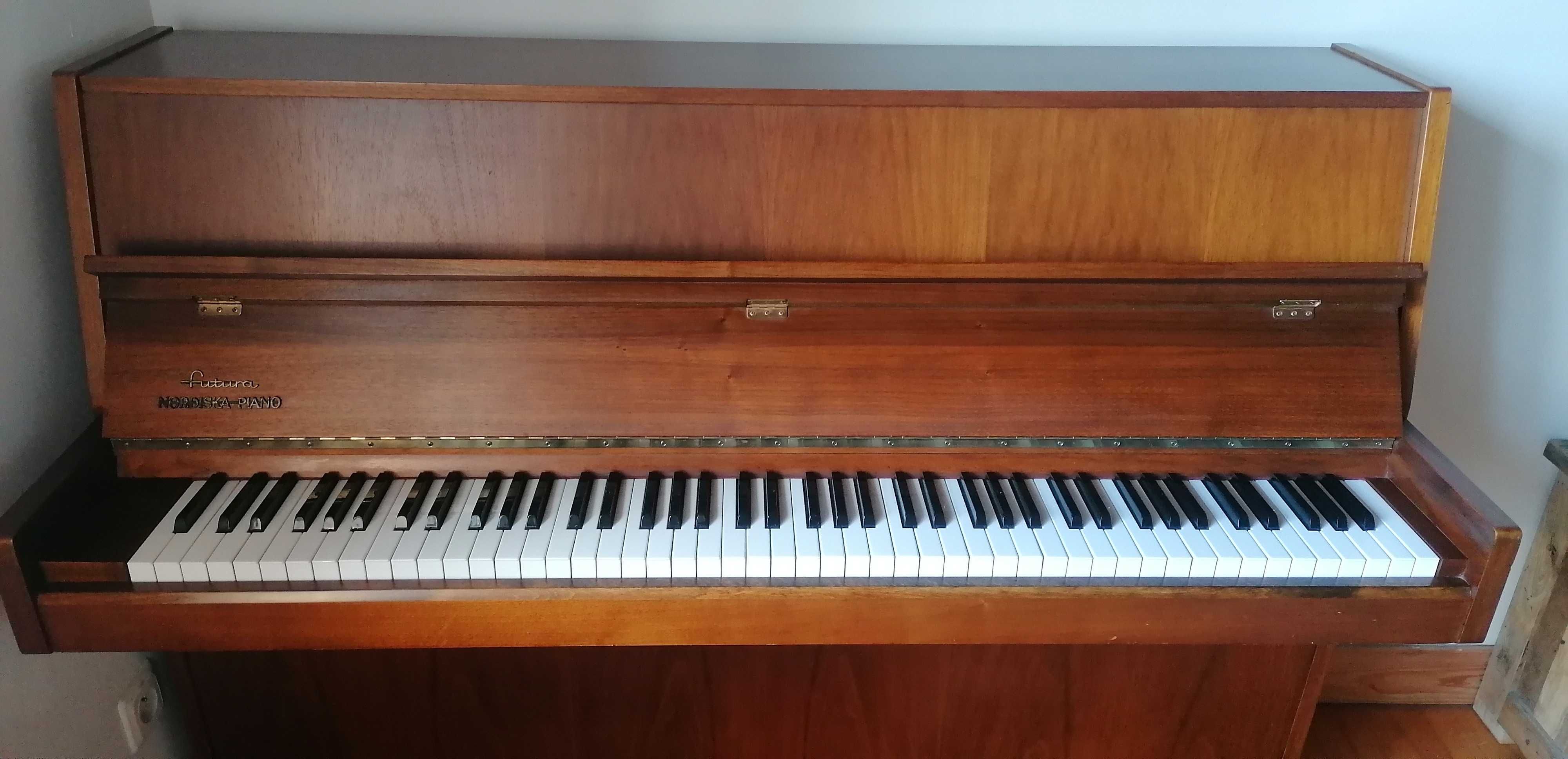 Pianino akustyczne Nordiska Futura PIANO stan bardzo dobry