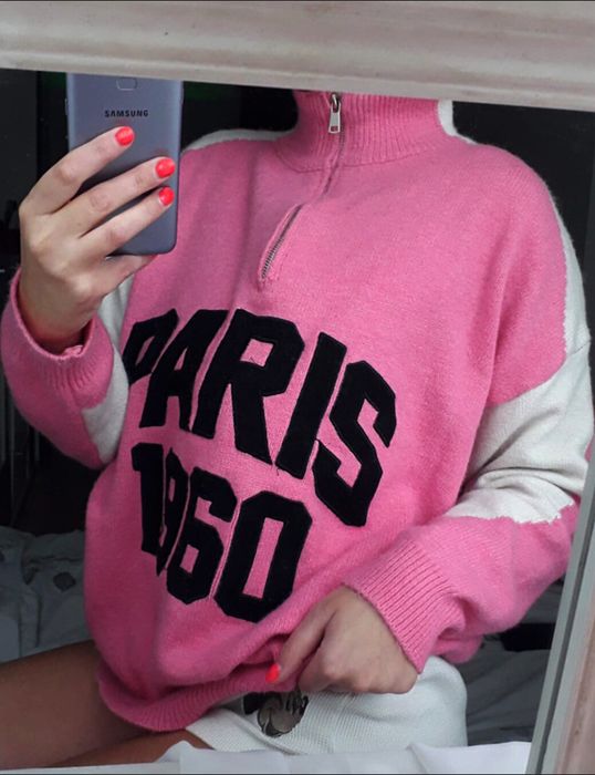 Różowy sweter oversize