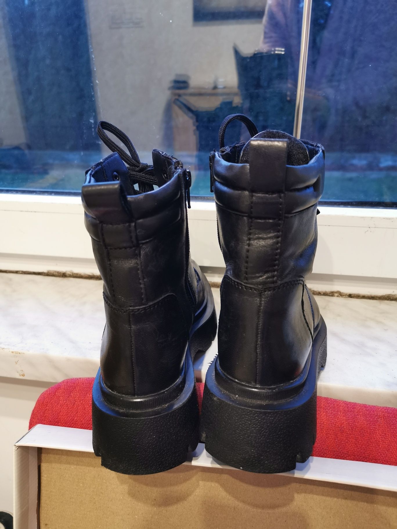 Trapery skórzane Lasocki r. 39