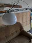 Lampa łukowa podłogowa marmurowa podstawa salonu gabinetu biały klosz