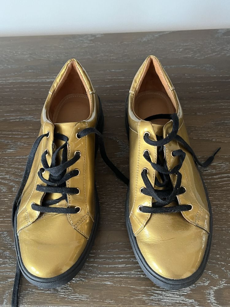Buty  zlote lakierowane kazar