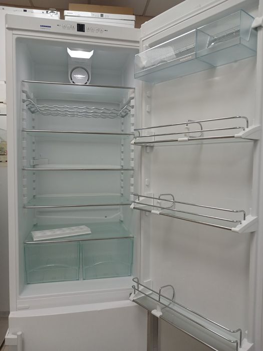 Продам холодильник Liebherr CN 4013

Двухкамерный холодильник Liebherr