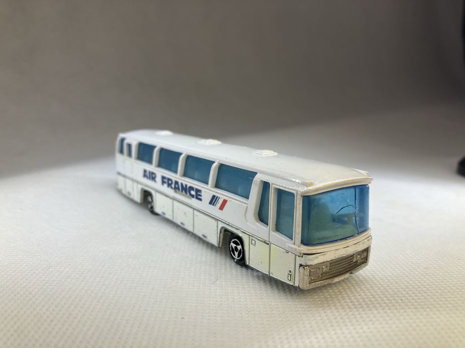 Autobus Neoplan Samochodzik firmy Majorette