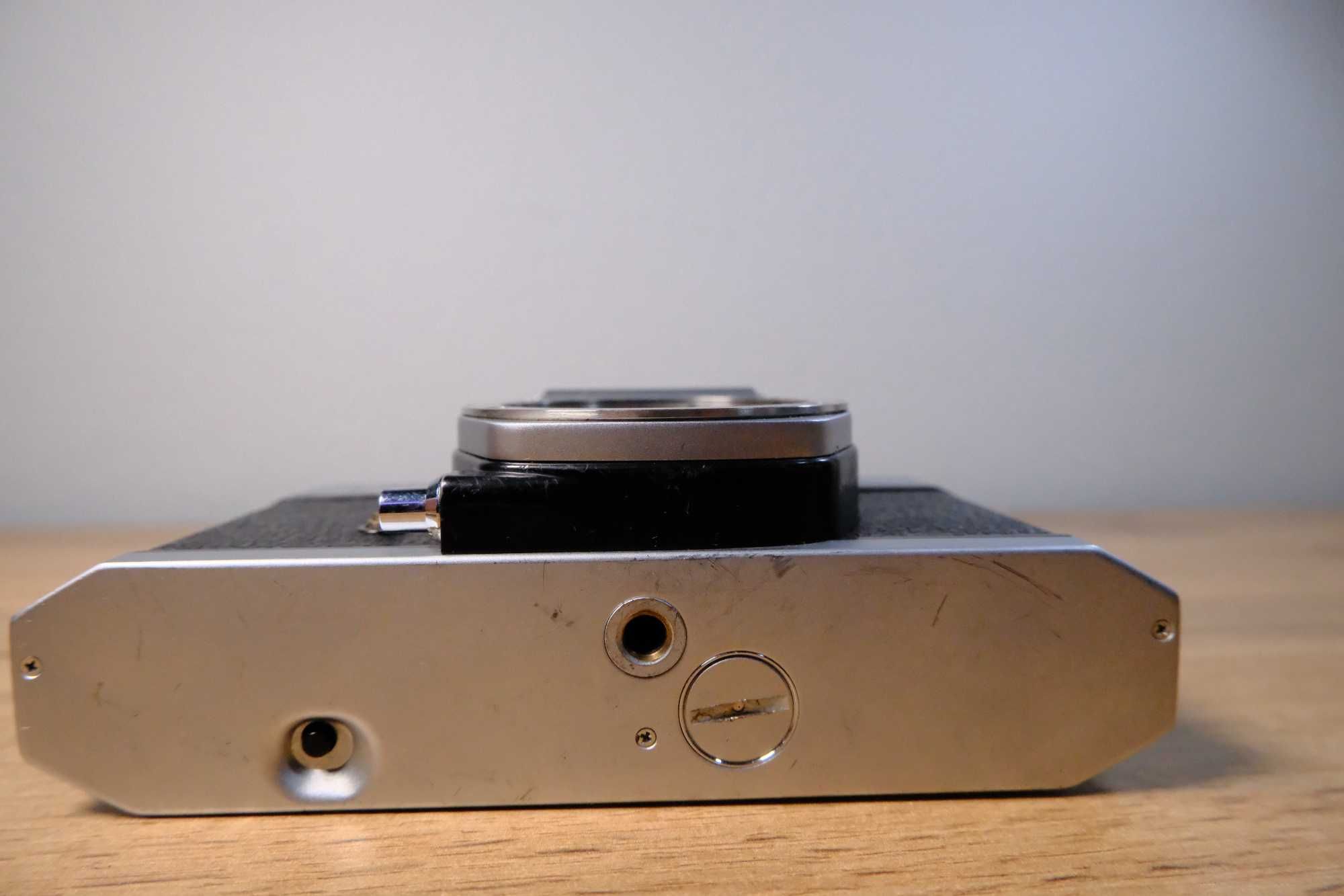 Aparat Yashica FX-2 z obiektywem Super Paragon PMC II Auto Tele Zoom