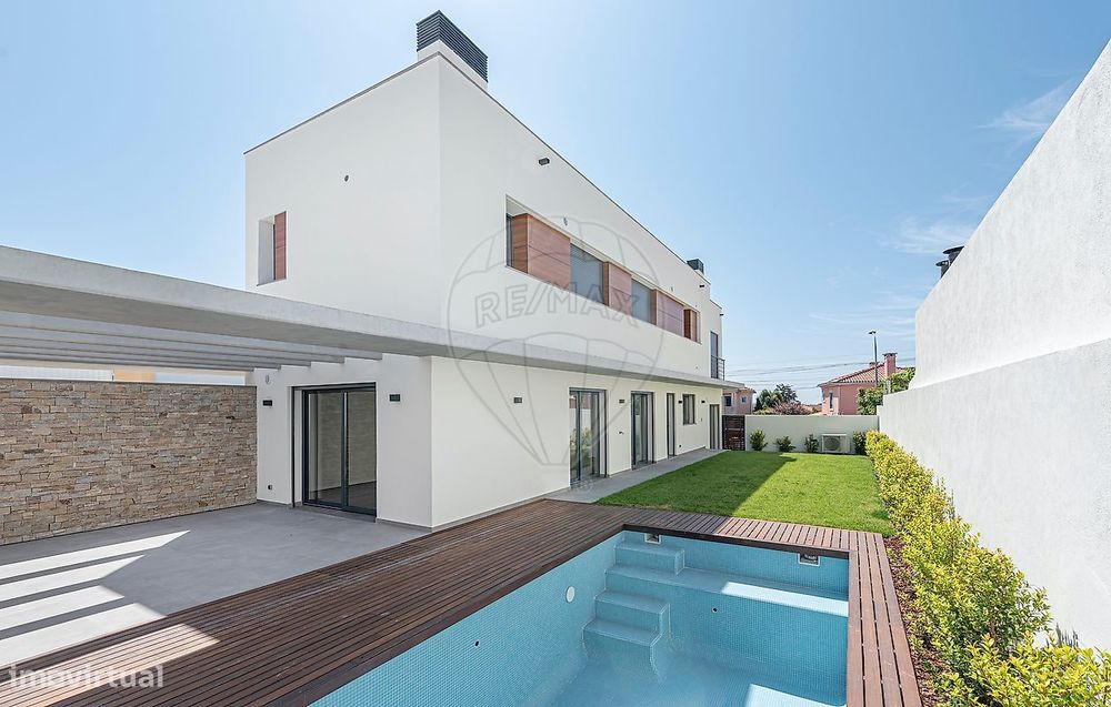 Moradia T4 para venda