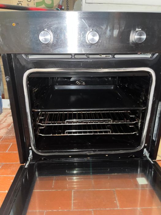 Fogão encastrado Ikea com algumas marcas de uso