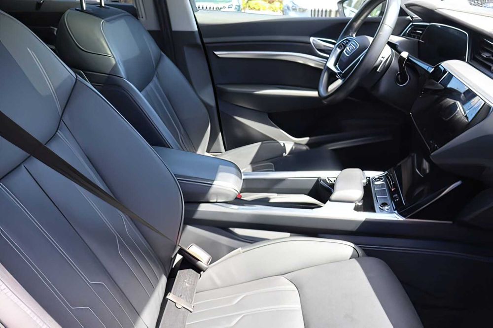 Audi e-tron Sportback quattro      2021