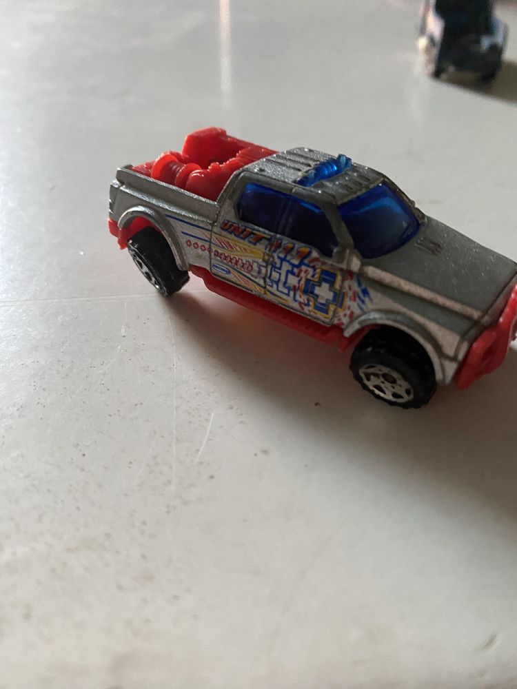 Resorak mattel matchbox emergency rescue 4x4