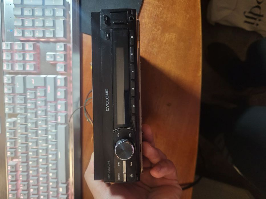 Продам магнитолу cyclone mp-7059gps