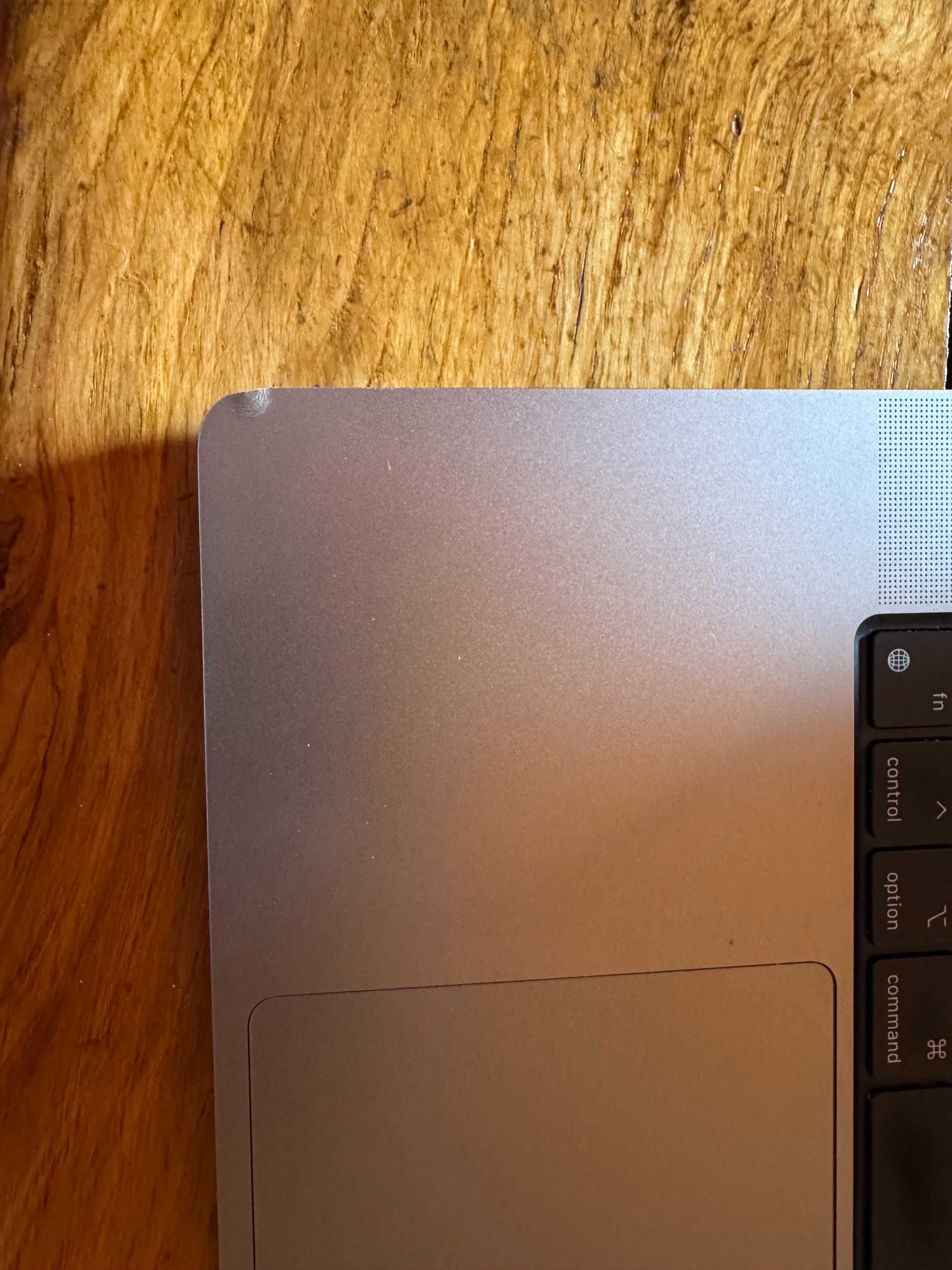 MacBook Pro 16″ 2021 M1 Max 64 GB/2 TB – EN+RU – € 1750 negociável