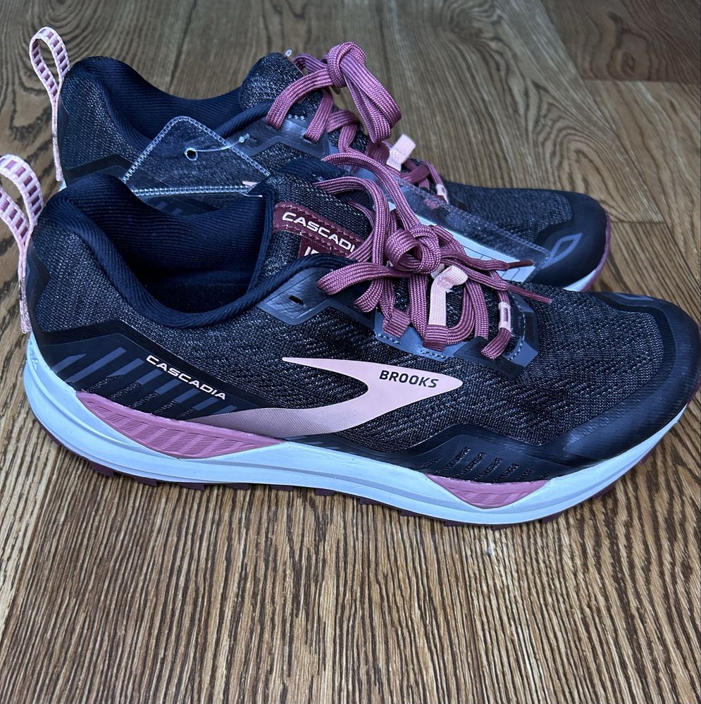 Кросівки brooks жіночі