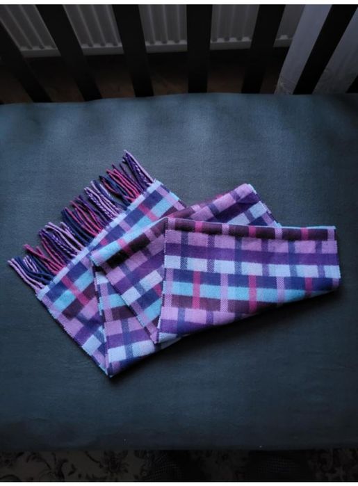 Жіночий шарф в блакитно-фіолетову клітинку