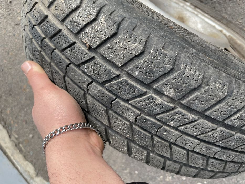 Продам два R14 диска з зимовою гумою 4х98