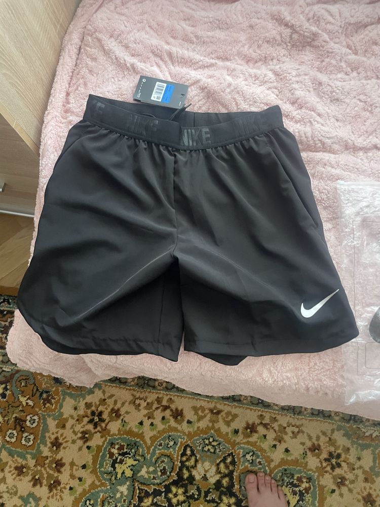 Продам шорти Nike (нові- L )