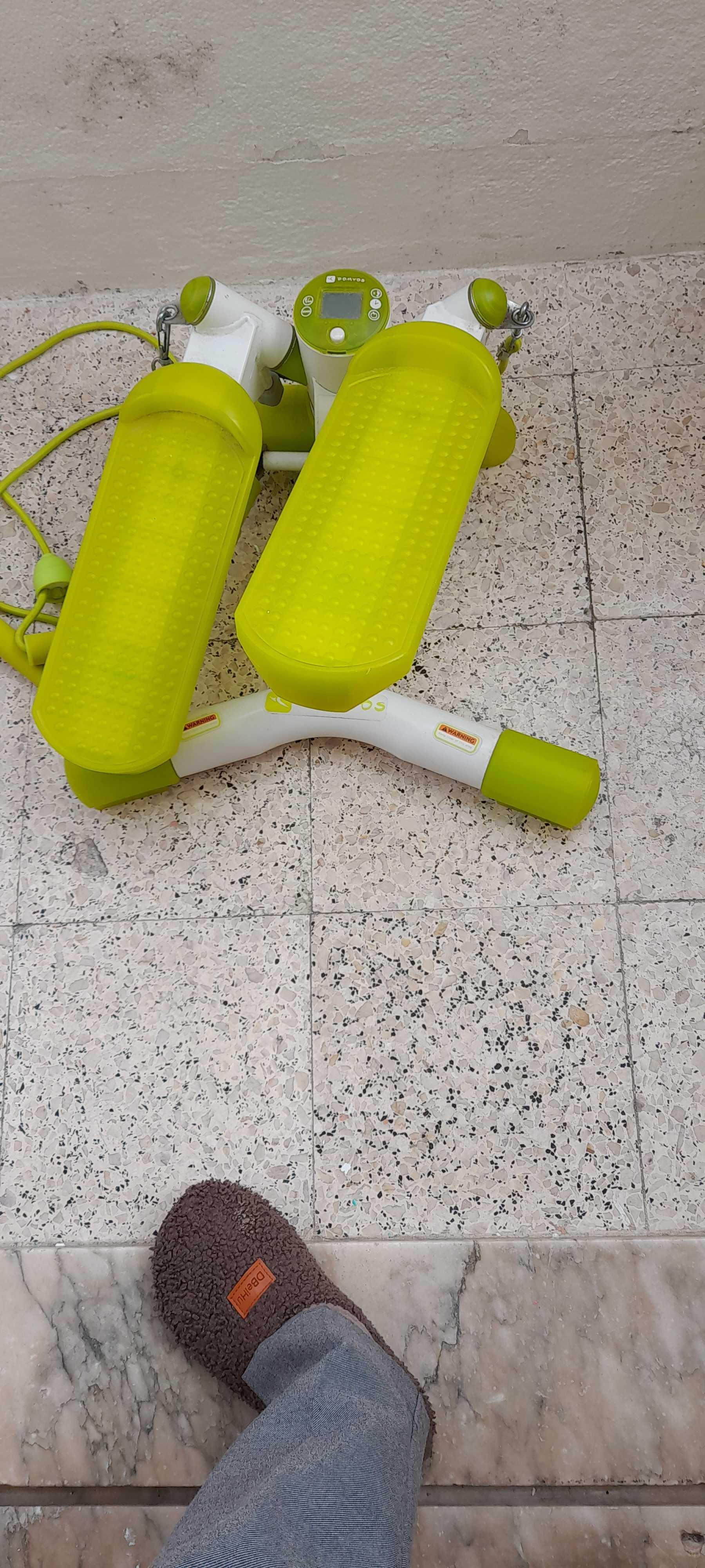 Step amarelo como novo