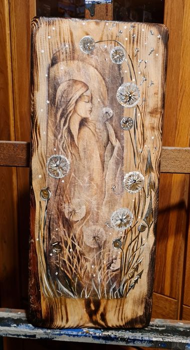 Duży anioł na drewnie, prezent, dmuchawce