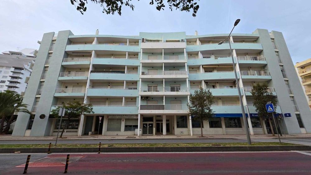 T1 em Armação de Pêra, com estacionamento e piscina