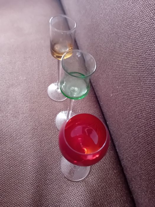 Kolorowe szkło kieliszki do likieru