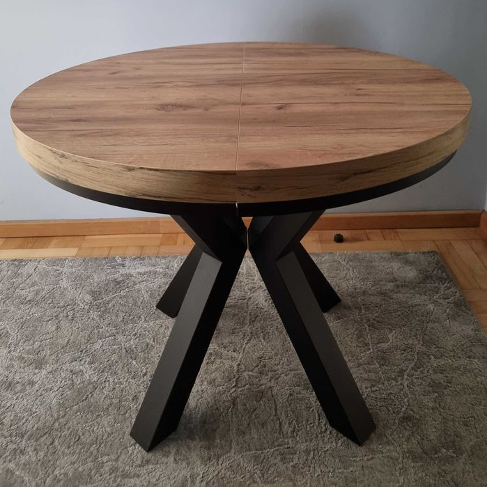 Stół okrągły z nogami metalowymi typu X
