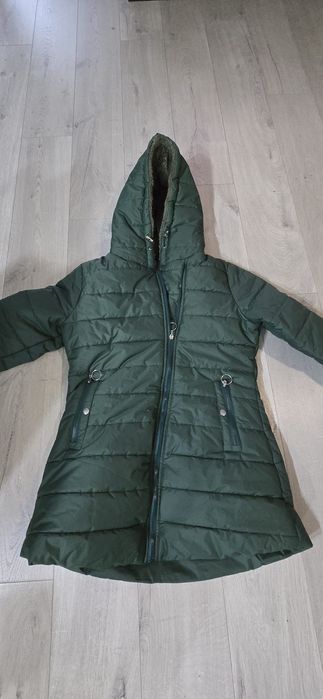 Damska pluszowa kurtka o ciemnozielonym kolorze