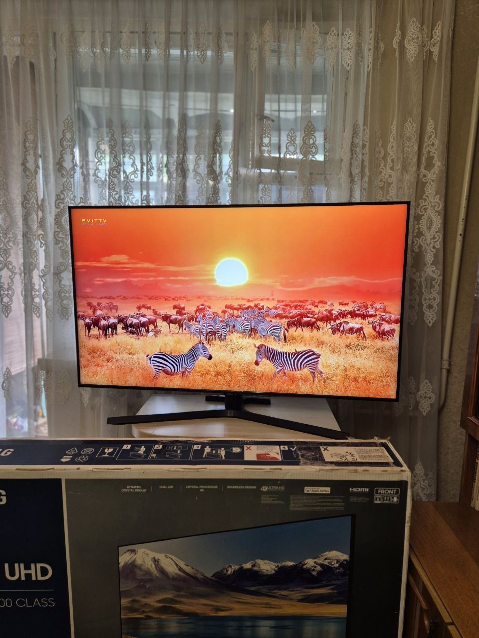 SAMSUNG 50" Crystal 4K UHD HDR10 Wi-Fi Smart Tv.