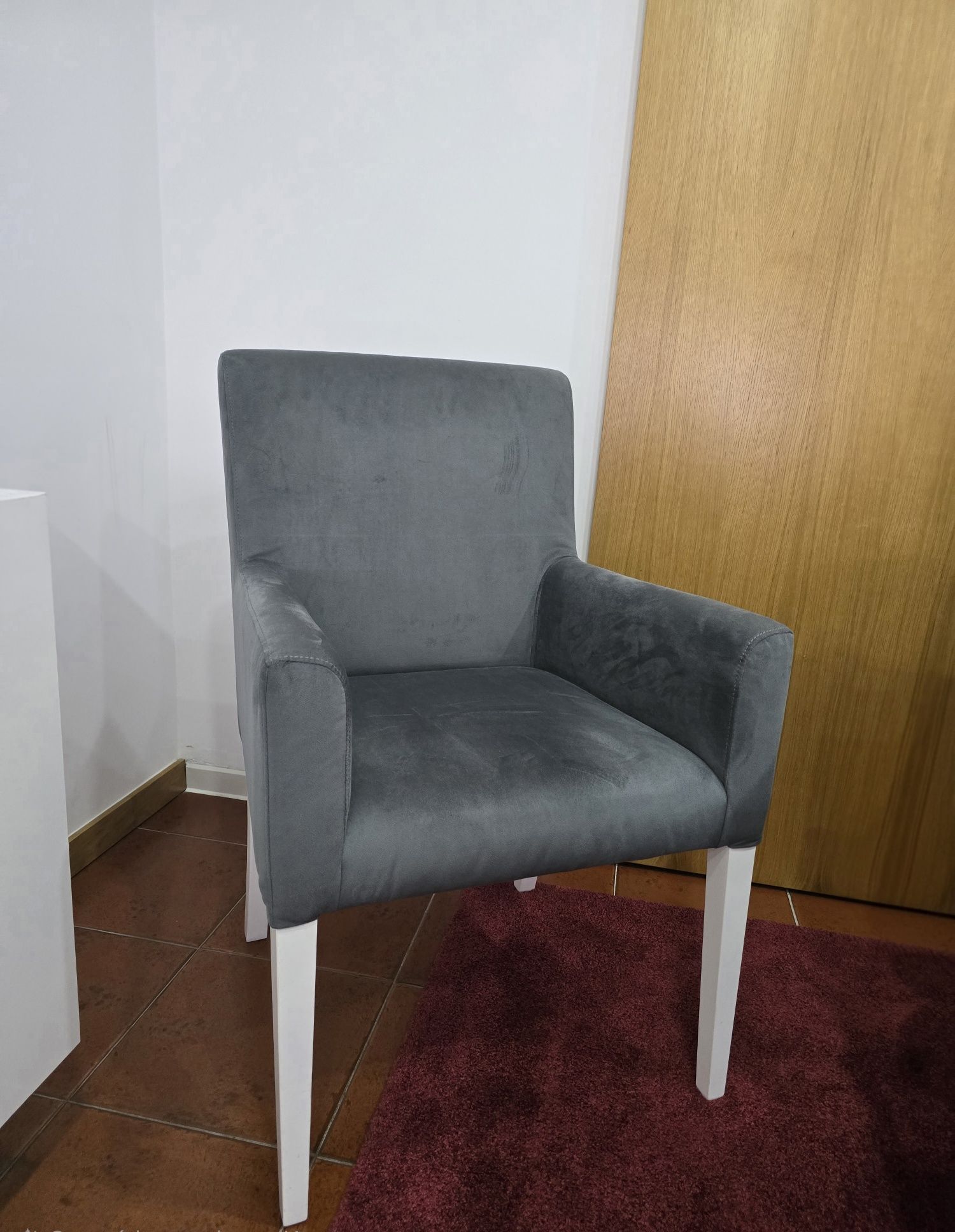 Vendo mesa sala jantar e cadeiras - Pouco Uso